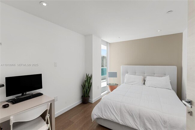 Building Photo - 19955 NE 38th Ct