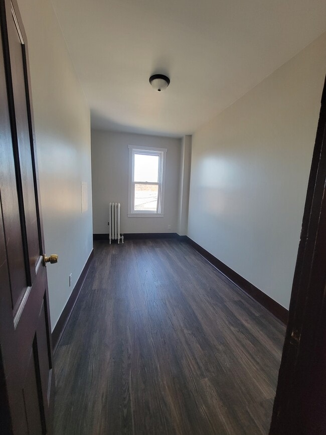 Building Photo - 603 E Spruce St