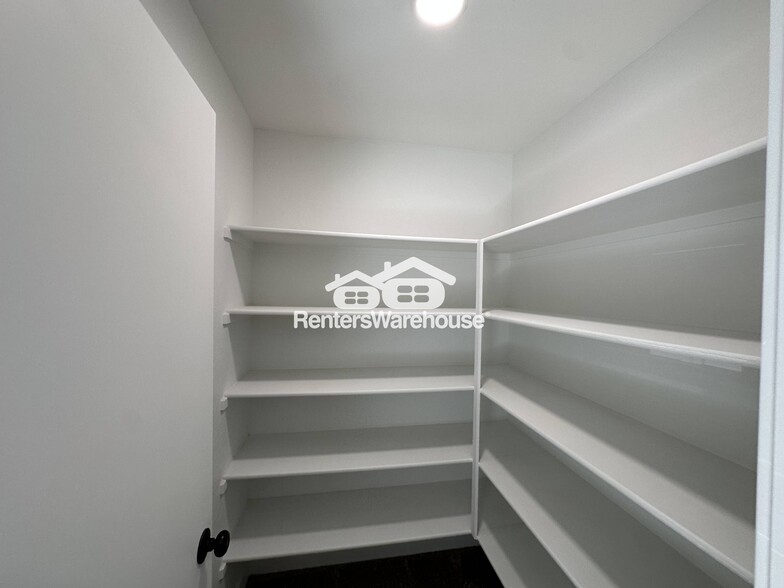 Building Photo - 10992 W Manzanita Dr