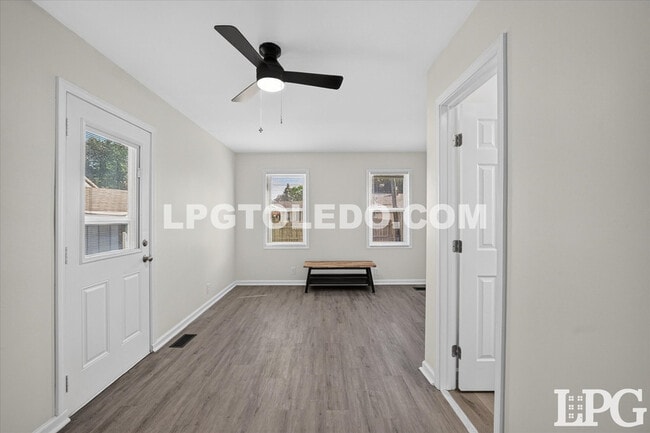 Building Photo - 2849 W Laskey Rd