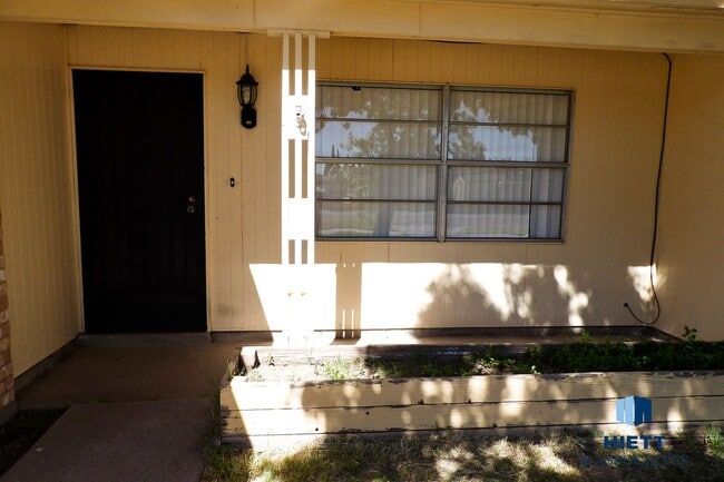 Building Photo - Gorgeous Upper Valley rental home