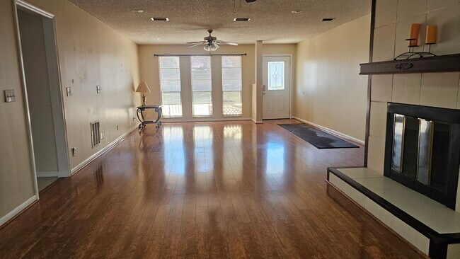 Building Photo - 2620 Moody Ave