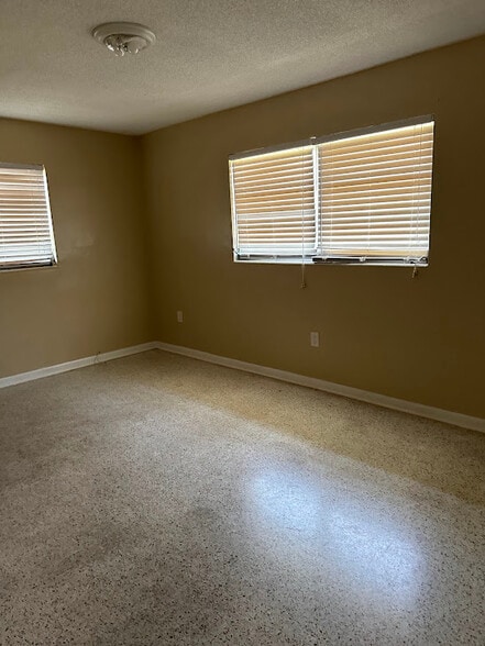 Building Photo - 1560 Elizabeth Ln