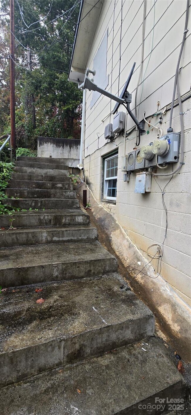 Building Photo - 508 Arlington Cir NW