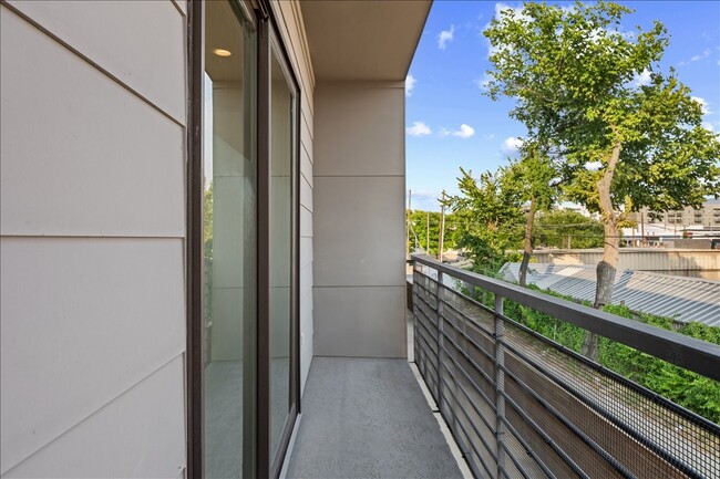 Building Photo - 1715 Bennett Ave