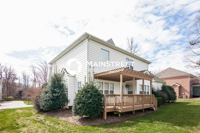 Building Photo - 4 Bedroom Pet-Friendly Home in Matthews, NC with Main Street Renewal