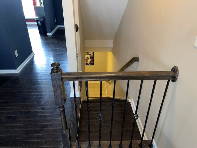 Building Photo - Amazing Three Bedroom Townhome in Southend!