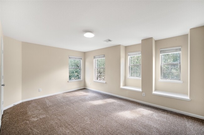 Building Photo - 2235 Rocky Hollow Ln