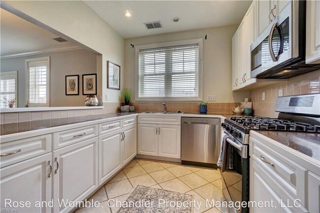 Building Photo - 2 br, 2.5 bath House - 301 Brooke Ave #103