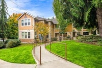 Building Photo - Updated 2 Bedroom 2 Bath Redmond - 1 Car Detached Garage
