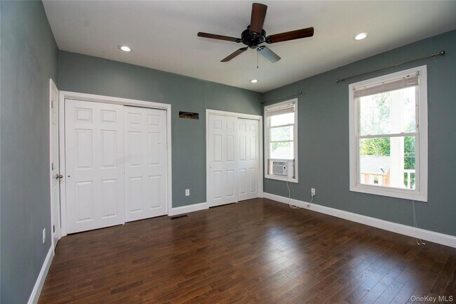 Building Photo - 154 Spring Valley St