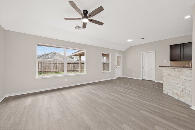 Building Photo - 21406 Forest Colony Dr