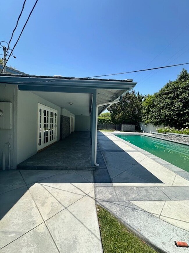 Building Photo - A True Gem in One of the Most Sought-After...