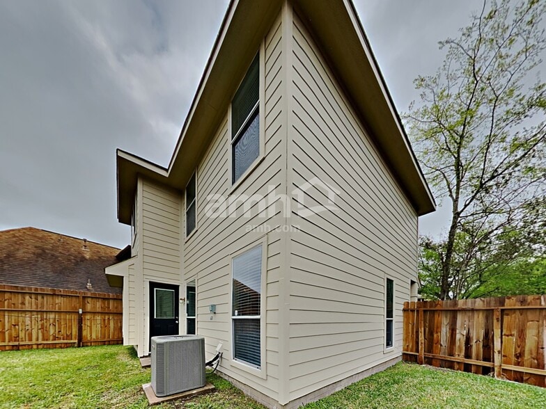 Building Photo - 4002 Portman Glen Ln