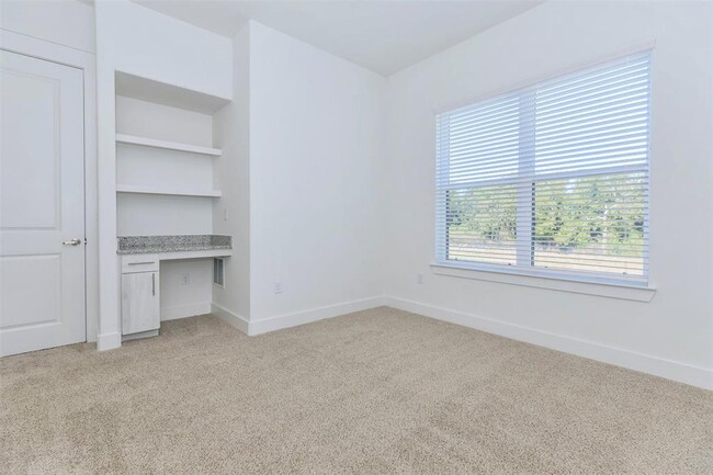 Building Photo - 3030 Greenbusch Rd