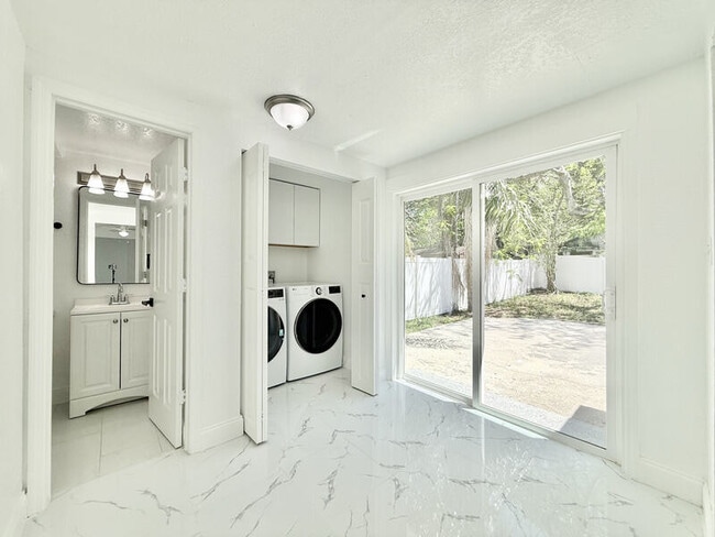 Building Photo - 2712 60th Ave N