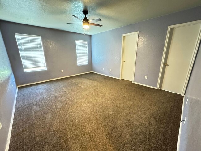 Building Photo - 5104 Bridle Dr