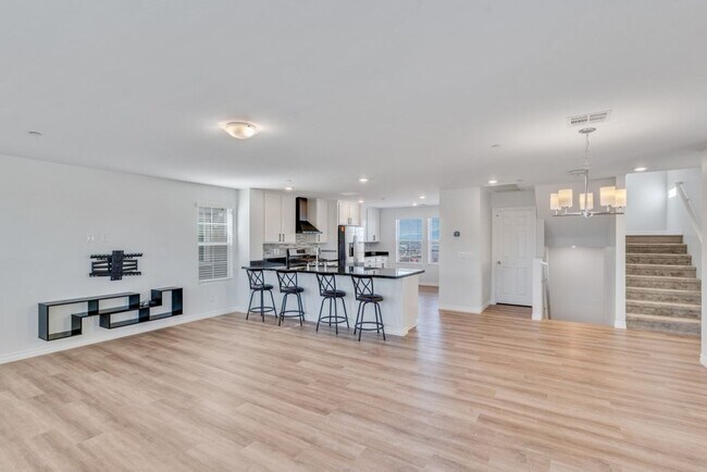 Building Photo - Spacious Three Story 3 Bed 3.5 Bath Smarth...