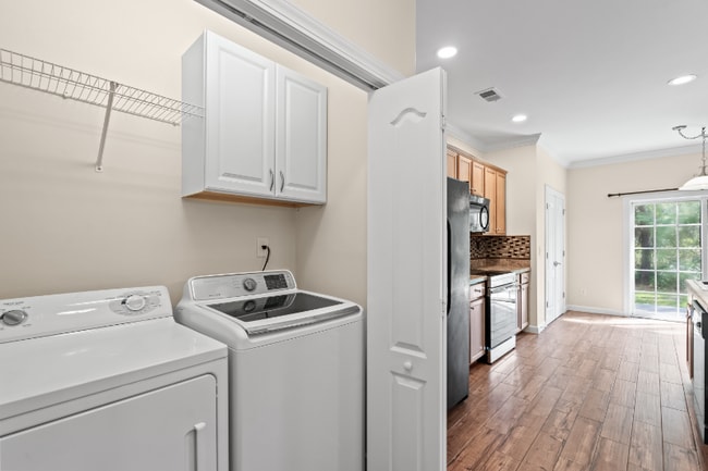 Building Photo - 1020 Fairway Ln