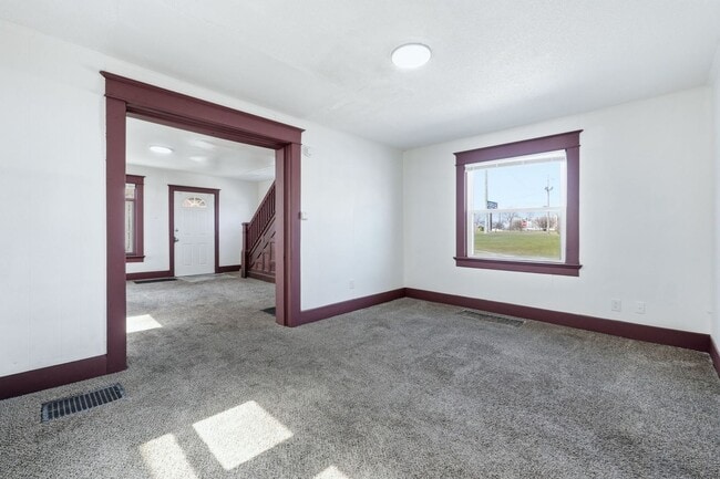 Building Photo - Modernized 3-Bedroom w/ New Furnace