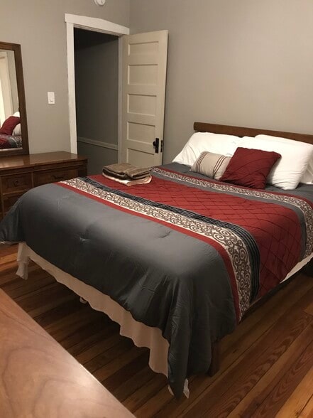 Building Photo - 249 E Park Blvd