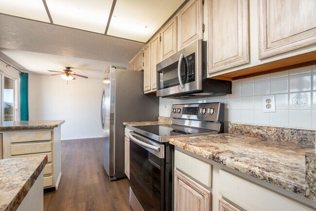 Building Photo - 544 S Watermelon Dr