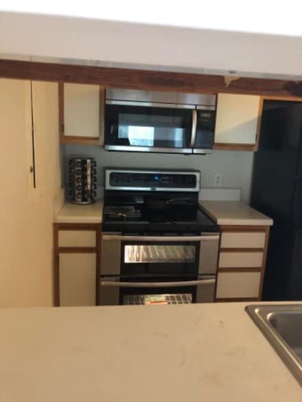 Building Photo - 1431 Collegiate Cir