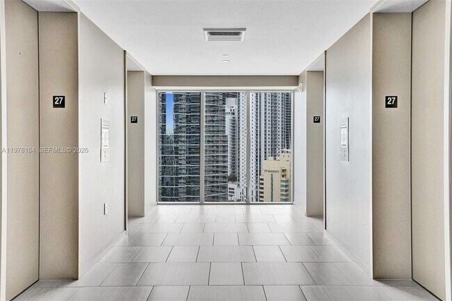 Building Photo - 1300 Brickell Bay Dr