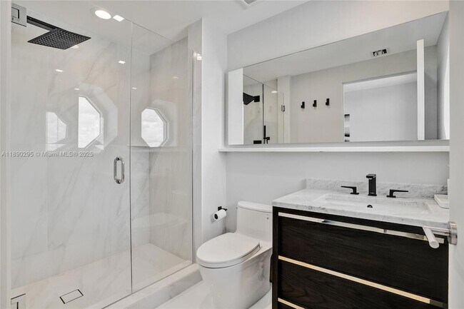 Building Photo - 17875 Collins Ave
