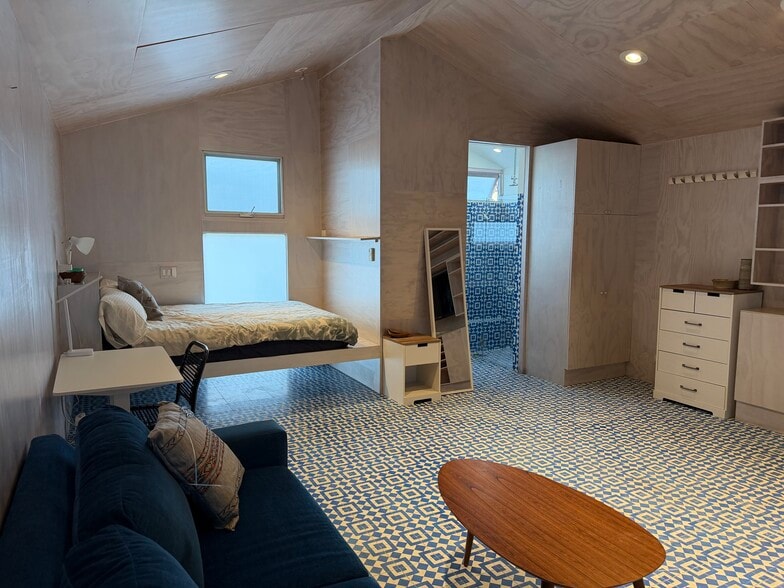 Building Photo - 744 Navy St