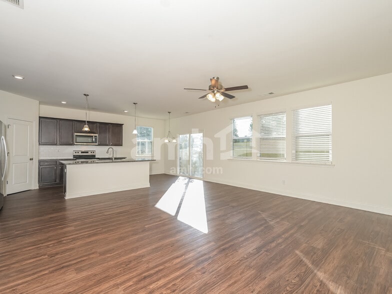 Building Photo - 2018 Beaver Farm Ln