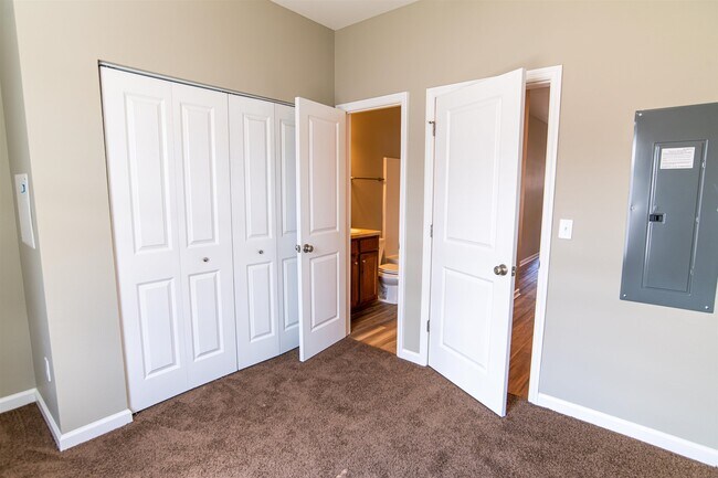 Building Photo - 2200 Del Carmel Way