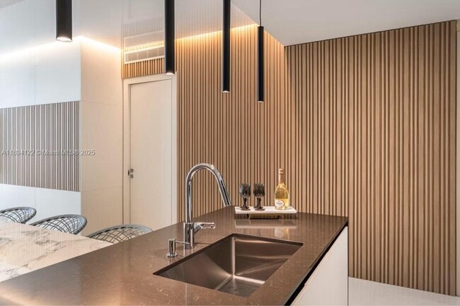 Building Photo - 300 Biscayne Blvd Way