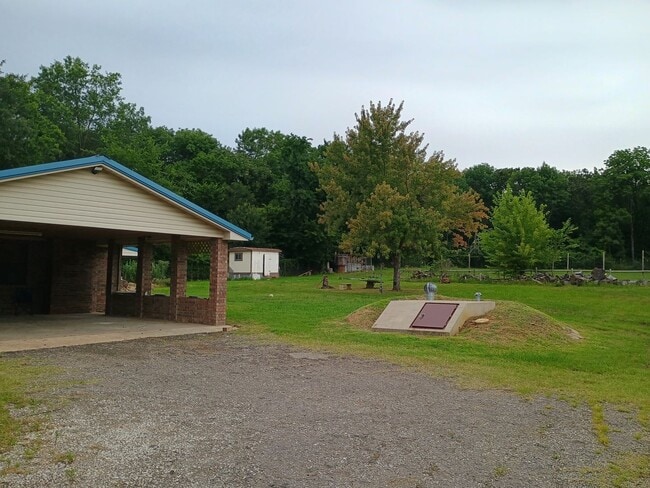 Building Photo - Country living at its BEST ! 3 bedroom 2 b...