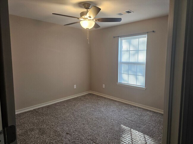 Building Photo - Beautiful 3 Bed 2 Bath Home on 2.5 Acres f...
