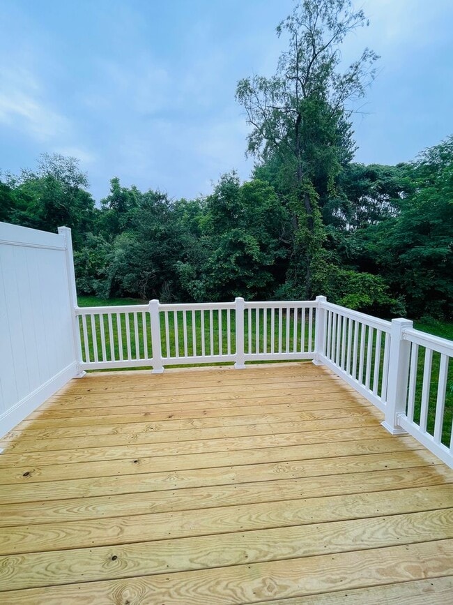 Building Photo - Townhouse for Rent in Crescent Ridge
