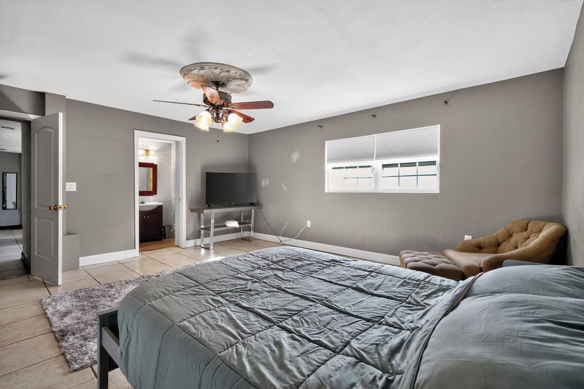 Building Photo - 911 26th St Ct E