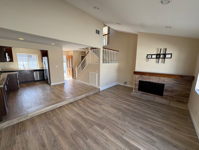 Building Photo - 2652 Santa Ana Ave