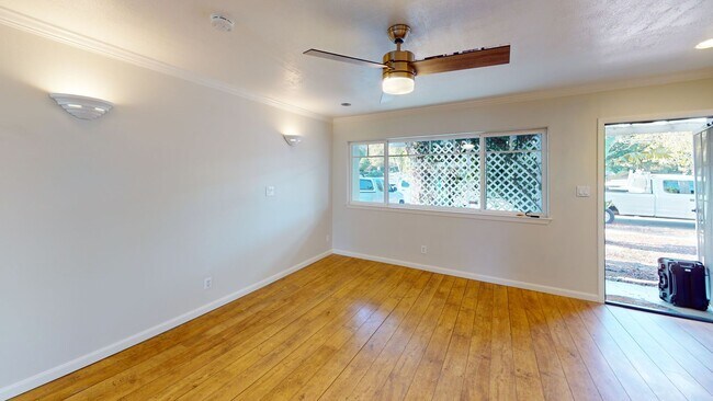 Building Photo - Charming 3 bedroom, 1-bathroom home in San...