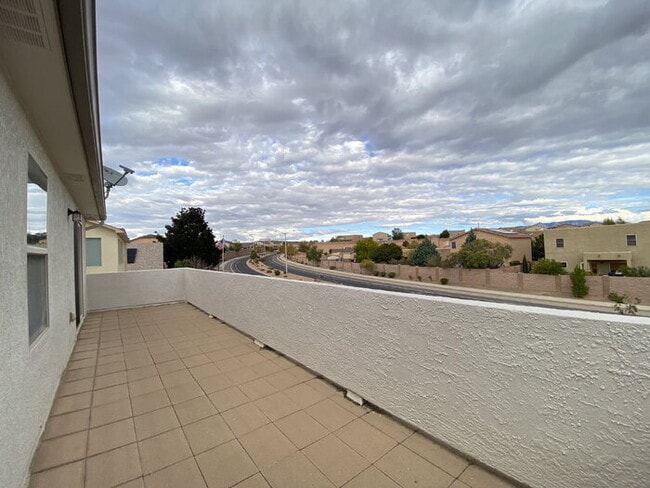 Building Photo - Large 5BR/2Story w/Balcony - Northern Meadows