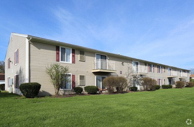 Building Photo - Four Seasons Apartments