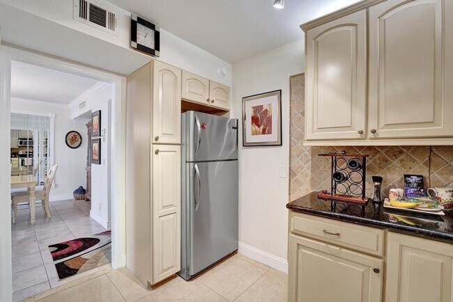 Building Photo - 2000 S Ocean Blvd