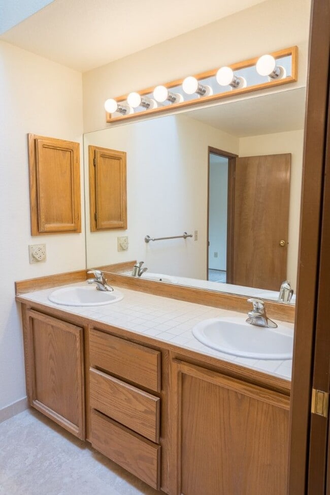 Building Photo - 4bd/2.5ba Sammamish Home