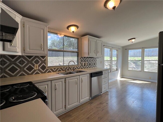 Building Photo - 10808 Quail Valley Dr