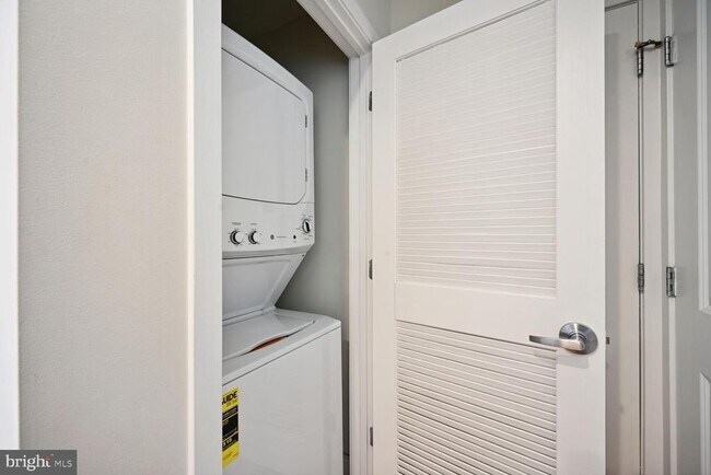 Building Photo - 4101 Albemarle St NW