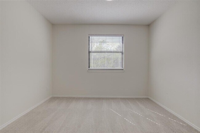 Building Photo - 10002 Talleyran Dr