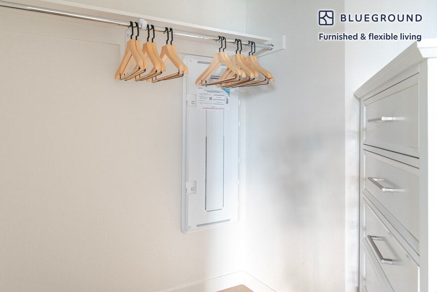 Building Photo - 2333 Calle Del Mundo