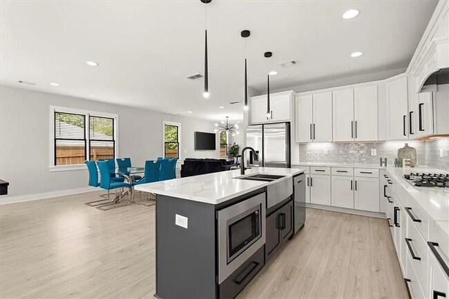 Building Photo - Spacious 4BR/4BA Home in Prime College Park Location