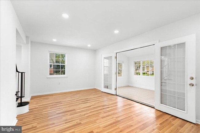 Building Photo - 239 Nottoway St SE