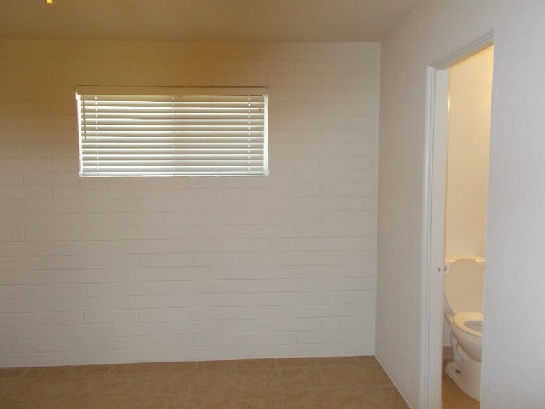 Building Photo - 4335 N 15th Ave